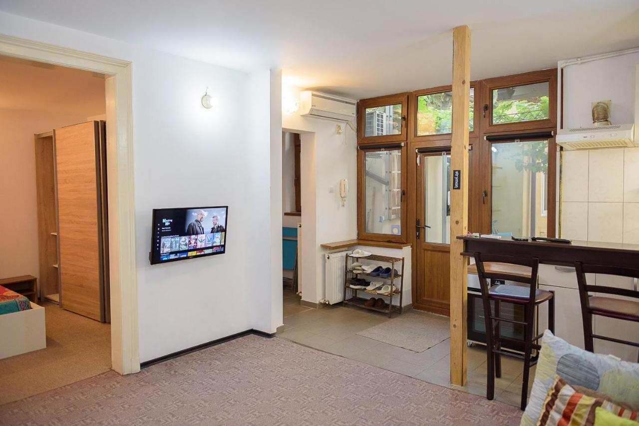 Center Walking Apartment And Room Bukarest Exterior foto
